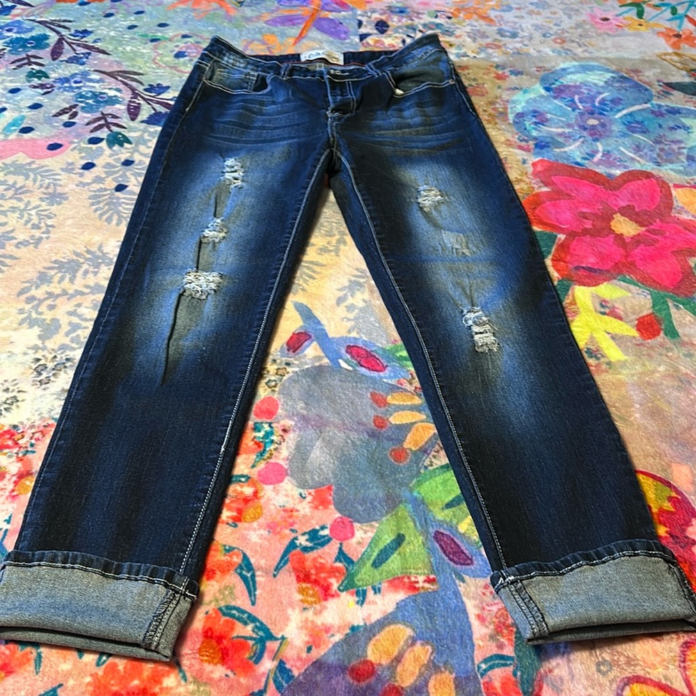 Dark destructed jeans